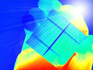 thermography image of a RGS solar cell with open rear side metallisation held in hand